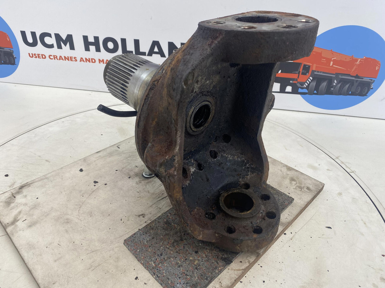 Liebherr LTM 1025 Steering knuckle 16 holes axle 1 - مفصل التوجيه - موبايل كرين: صورة 4 Liebherr LTM 1025 Steering knuckle 16 holes axle 1 - مفصل التوجيه - موبايل كرين: صورة 4