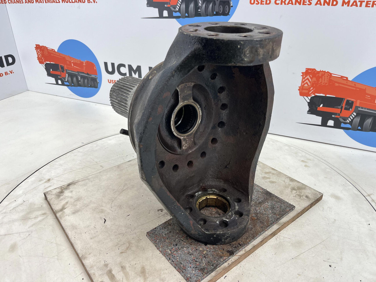 Liebherr LTM 1035 Steering knuckle 16 holes axle 1 - مفصل التوجيه - موبايل كرين: صورة 4 Liebherr LTM 1035 Steering knuckle 16 holes axle 1 - مفصل التوجيه - موبايل كرين: صورة 4