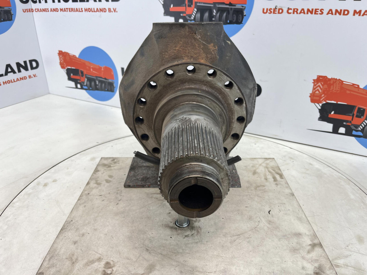 Liebherr LTM 1035 Steering knuckle 16 holes axle 1 - مفصل التوجيه - موبايل كرين: صورة 2 Liebherr LTM 1035 Steering knuckle 16 holes axle 1 - مفصل التوجيه - موبايل كرين: صورة 2