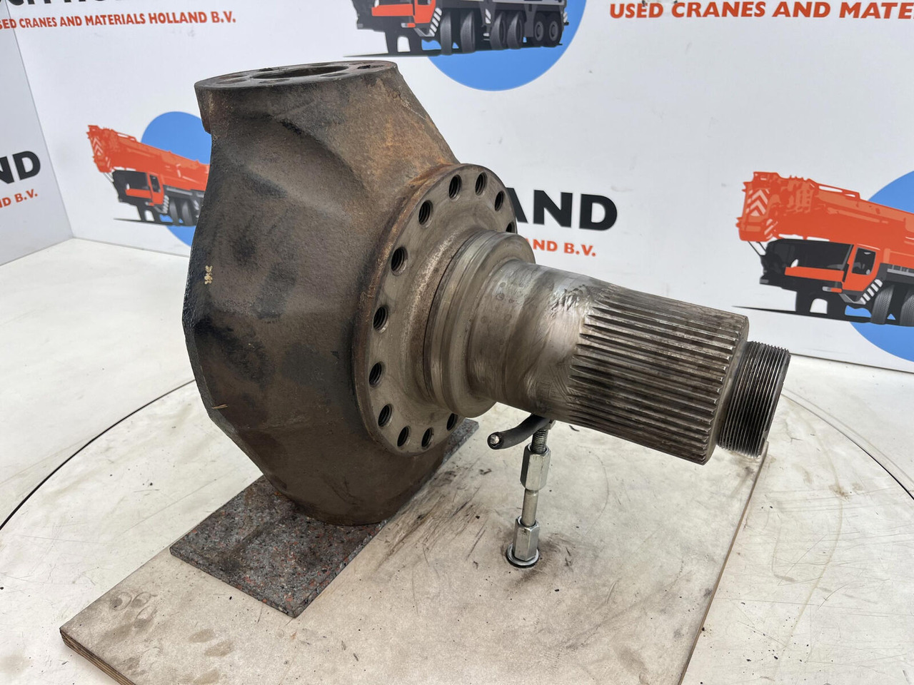 Liebherr LTM 1035 Steering knuckle 16 holes axle 1 - مفصل التوجيه - موبايل كرين: صورة 3 Liebherr LTM 1035 Steering knuckle 16 holes axle 1 - مفصل التوجيه - موبايل كرين: صورة 3