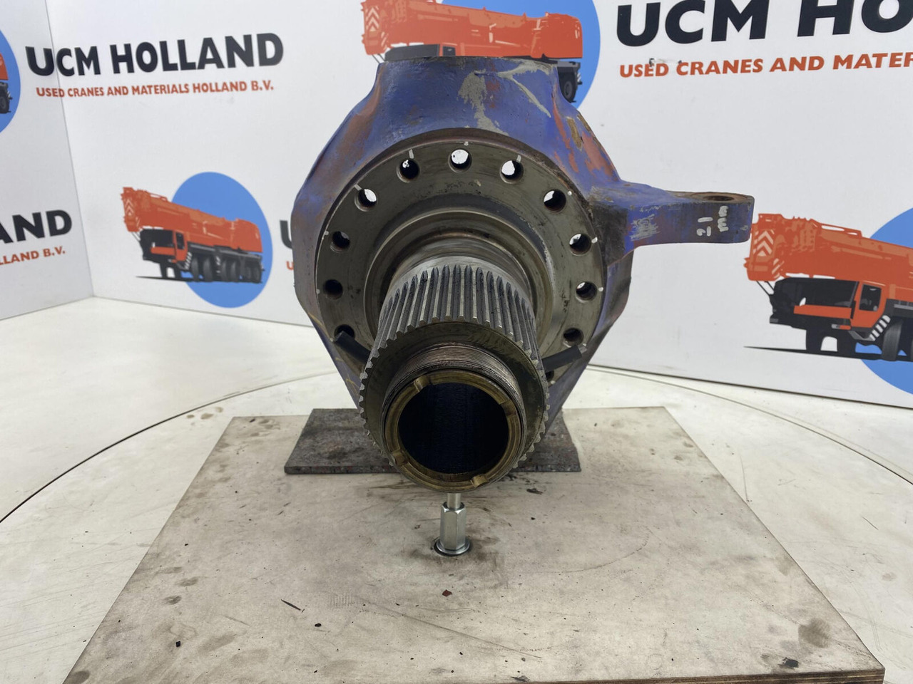 Liebherr LTM 1040-2.1 Steering knuckle 16 holes axle 2 - مفصل التوجيه - موبايل كرين: صورة 2 Liebherr LTM 1040-2.1 Steering knuckle 16 holes axle 2 - مفصل التوجيه - موبايل كرين: صورة 2