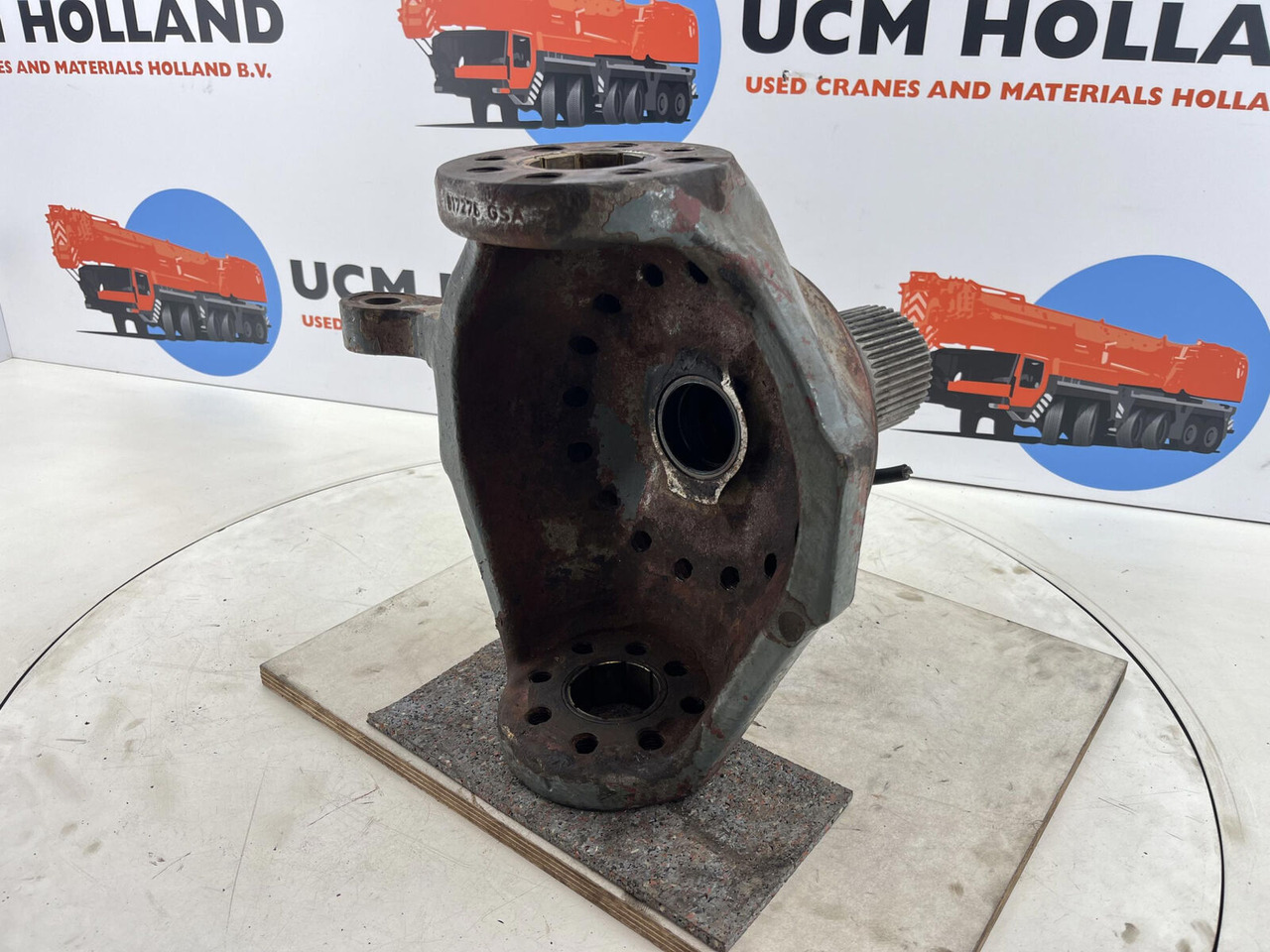 Liebherr LTM 1050-1 steering knuckle 16 holes axle 3 left - مفصل التوجيه - موبايل كرين: صورة 4 Liebherr LTM 1050-1 steering knuckle 16 holes axle 3 left - مفصل التوجيه - موبايل كرين: صورة 4