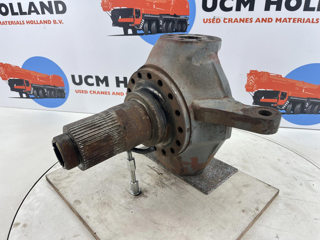 Liebherr LTM 1050-1 steering knuckle 16 holes axle 3 left - مفصل التوجيه - موبايل كرين: صورة 1 Liebherr LTM 1050-1 steering knuckle 16 holes axle 3 left - مفصل التوجيه - موبايل كرين: صورة 1
