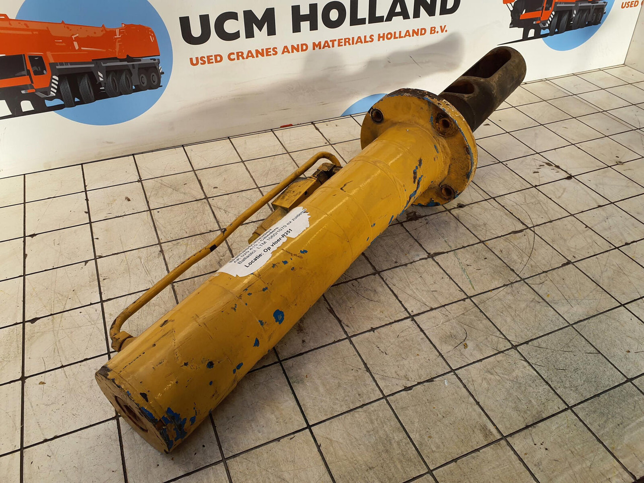 Liebherr LTM 1060/1070 counterweight cylinder - اسطوانة هيدروليكية - موبايل كرين: صورة 1 Liebherr LTM 1060/1070 counterweight cylinder - اسطوانة هيدروليكية - موبايل كرين: صورة 1