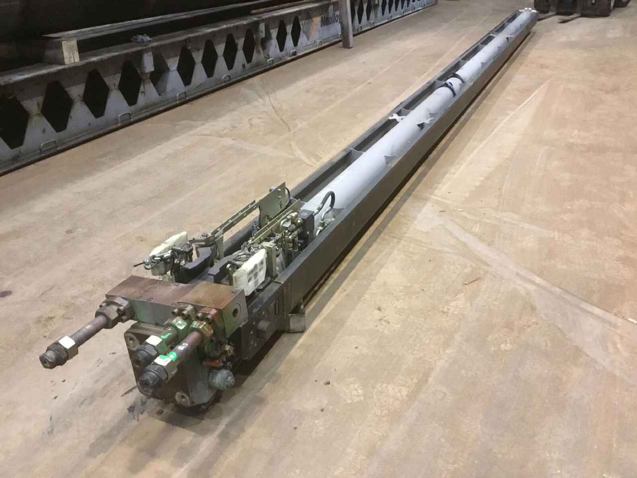 Liebherr LTM 1060-2 telescopic cylinder - اسطوانة هيدروليكية - موبايل كرين: صورة 1 Liebherr LTM 1060-2 telescopic cylinder - اسطوانة هيدروليكية - موبايل كرين: صورة 1