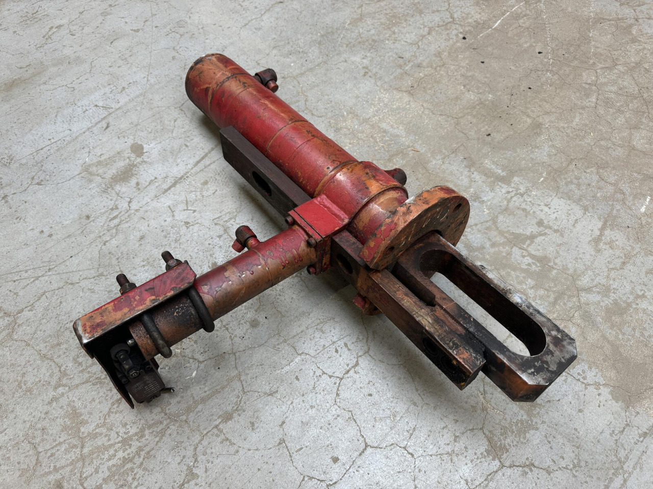 Liebherr LTM 1060 counterweight cylinder - اسطوانة هيدروليكية - موبايل كرين: صورة 4 Liebherr LTM 1060 counterweight cylinder - اسطوانة هيدروليكية - موبايل كرين: صورة 4