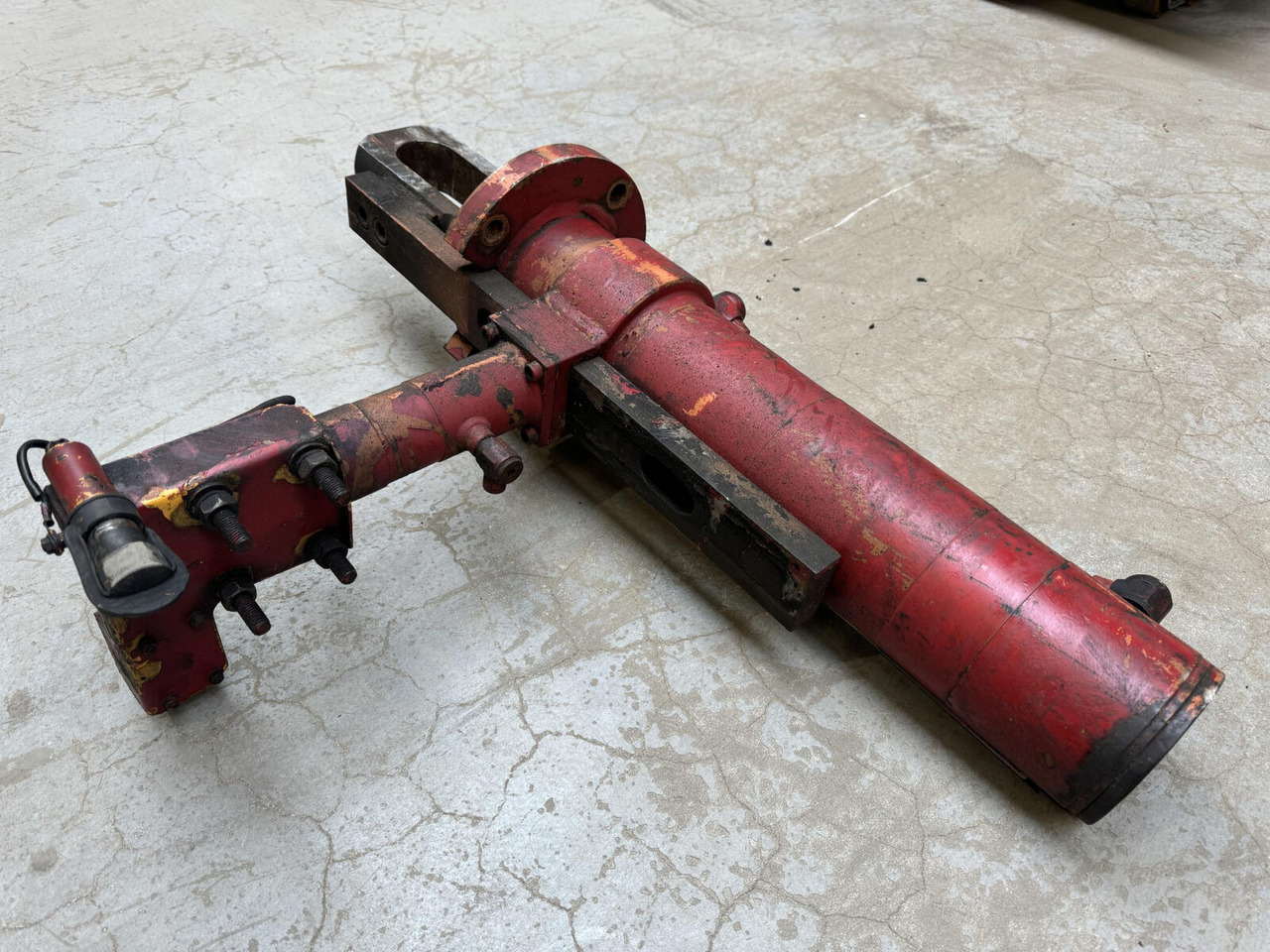 Liebherr LTM 1060 counterweight cylinder - اسطوانة هيدروليكية - موبايل كرين: صورة 4 Liebherr LTM 1060 counterweight cylinder - اسطوانة هيدروليكية - موبايل كرين: صورة 4