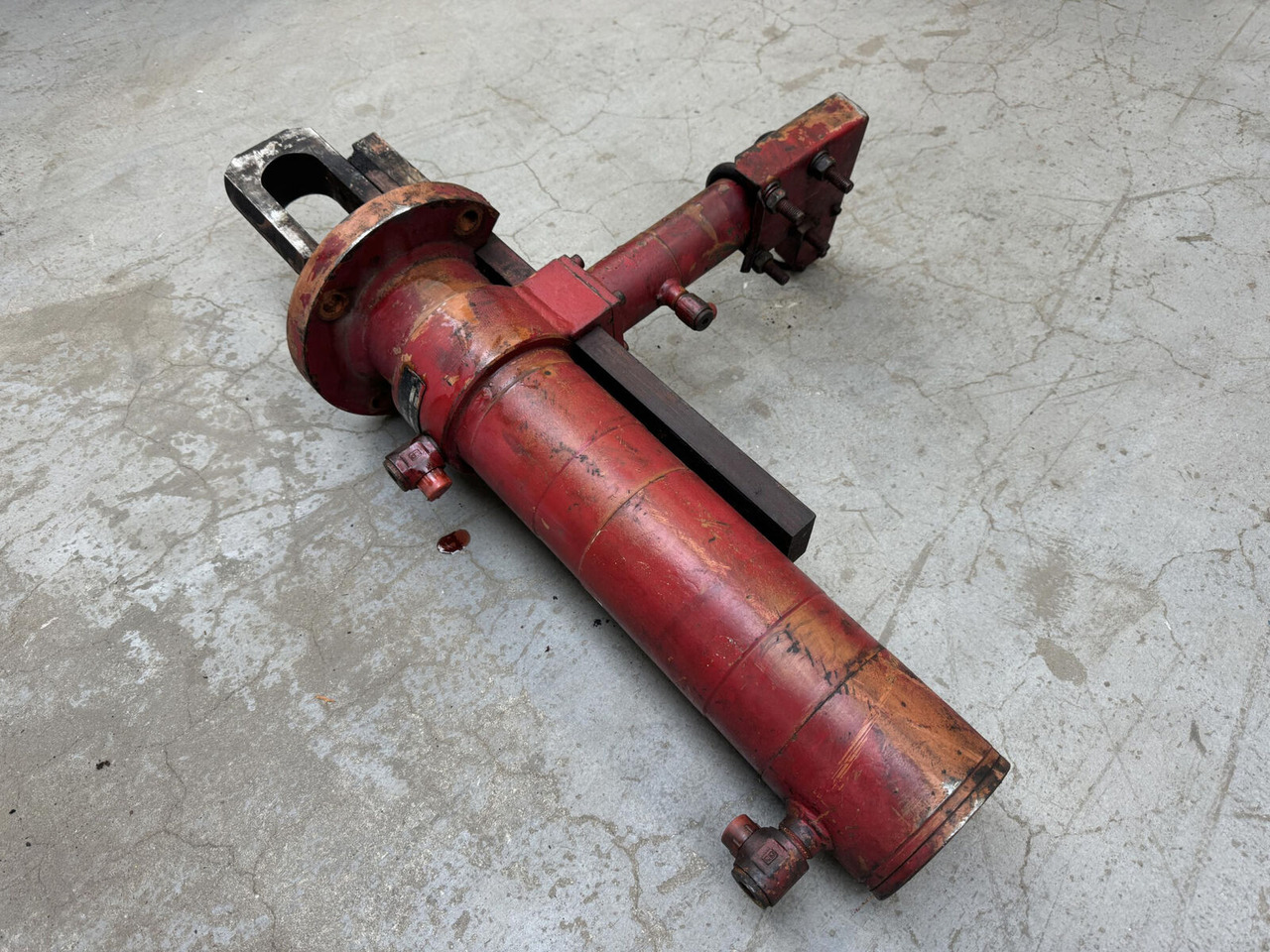 Liebherr LTM 1060 counterweight cylinder - اسطوانة هيدروليكية - موبايل كرين: صورة 2 Liebherr LTM 1060 counterweight cylinder - اسطوانة هيدروليكية - موبايل كرين: صورة 2