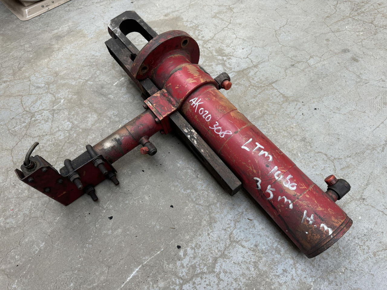 Liebherr LTM 1060 counterweight cylinder - اسطوانة هيدروليكية - موبايل كرين: صورة 5 Liebherr LTM 1060 counterweight cylinder - اسطوانة هيدروليكية - موبايل كرين: صورة 5