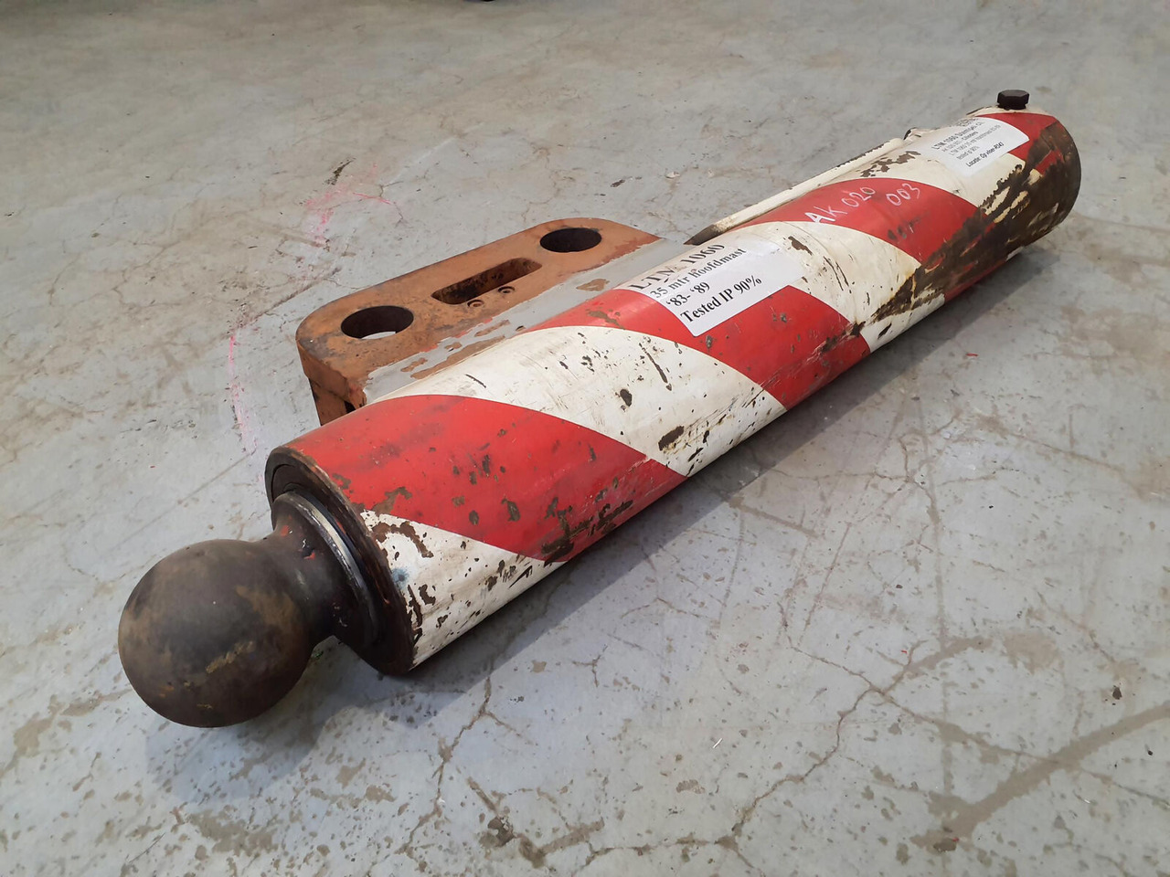 Liebherr LTM 1060 outrigger cylinder - اسطوانة هيدروليكية - رافعة: صورة 4 Liebherr LTM 1060 outrigger cylinder - اسطوانة هيدروليكية - رافعة: صورة 4