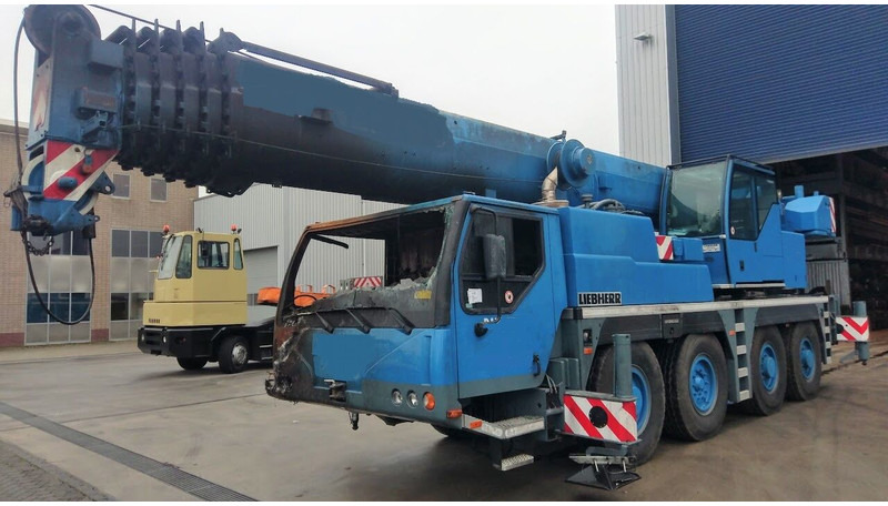 Liebherr LTM 1070-4.1 - رافعة لجميع التضاريس: صورة 1 Liebherr LTM 1070-4.1 - رافعة لجميع التضاريس: صورة 1