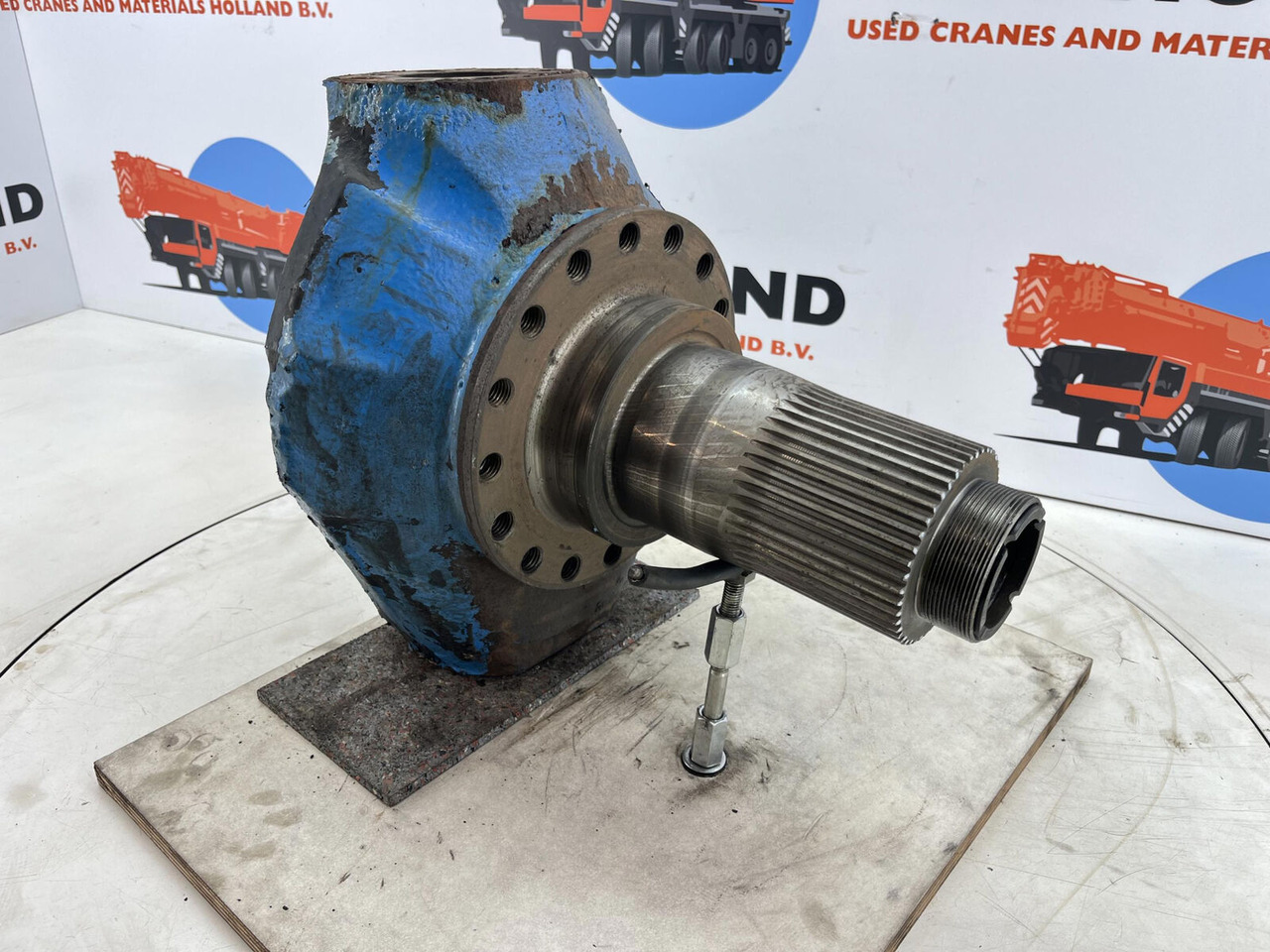 Liebherr LTM 1070 Steering knuckle 16 holes axle 4 - مفصل التوجيه - موبايل كرين: صورة 3 Liebherr LTM 1070 Steering knuckle 16 holes axle 4 - مفصل التوجيه - موبايل كرين: صورة 3