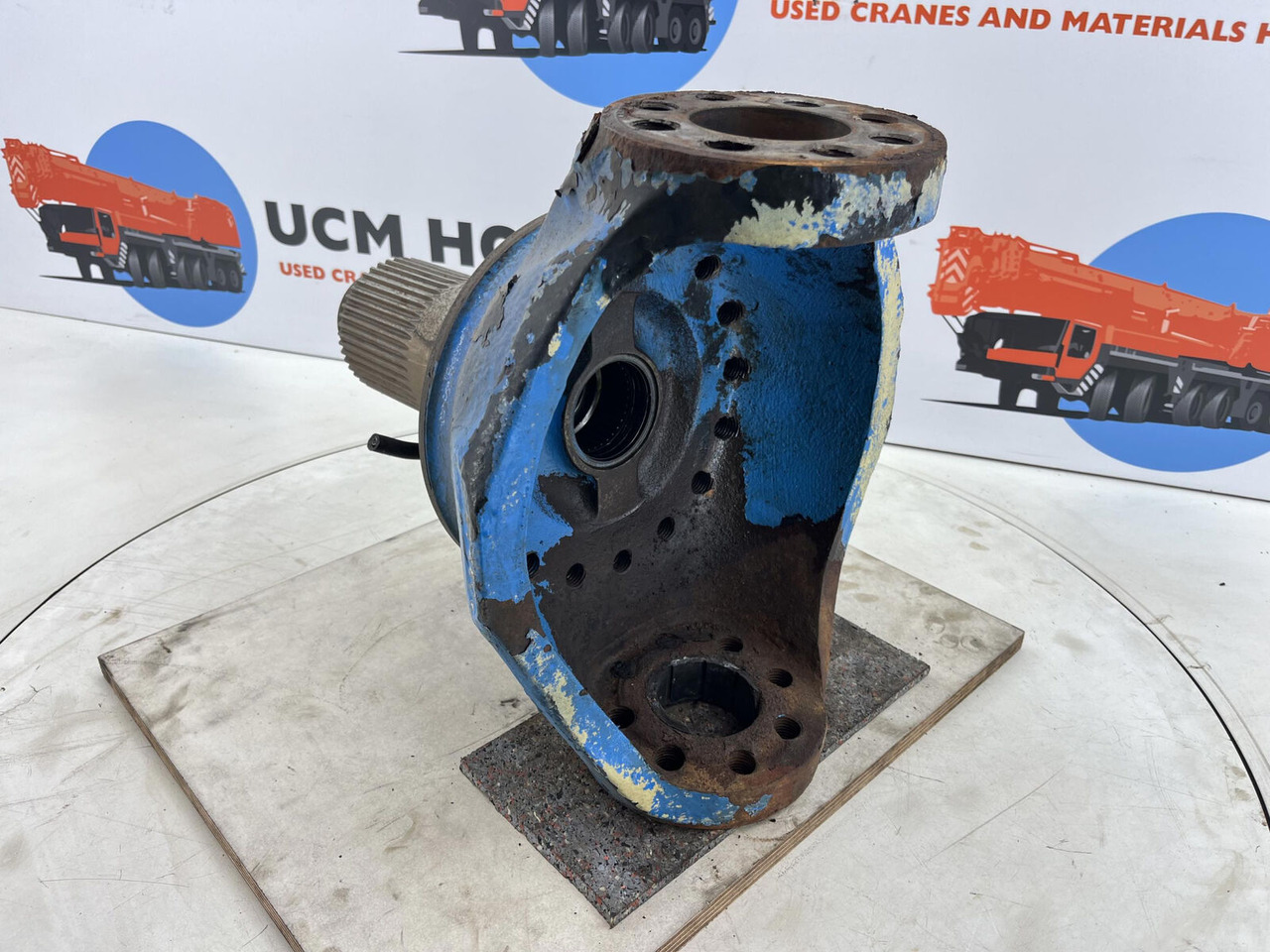 Liebherr LTM 1070 Steering knuckle 16 holes axle 4 - مفصل التوجيه - موبايل كرين: صورة 4 Liebherr LTM 1070 Steering knuckle 16 holes axle 4 - مفصل التوجيه - موبايل كرين: صورة 4