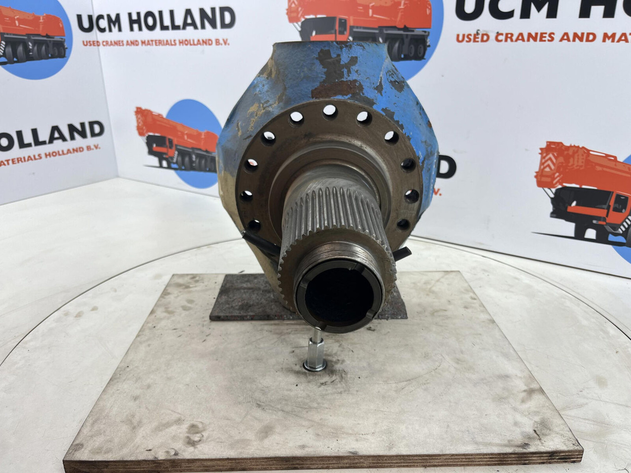 Liebherr LTM 1070 Steering knuckle 16 holes axle 4 - مفصل التوجيه - موبايل كرين: صورة 2 Liebherr LTM 1070 Steering knuckle 16 holes axle 4 - مفصل التوجيه - موبايل كرين: صورة 2
