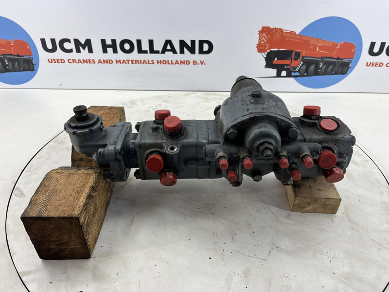 Liebherr LTM 1070 steering box - عمود التوجيه - رافعة: صورة 1 Liebherr LTM 1070 steering box - عمود التوجيه - رافعة: صورة 1