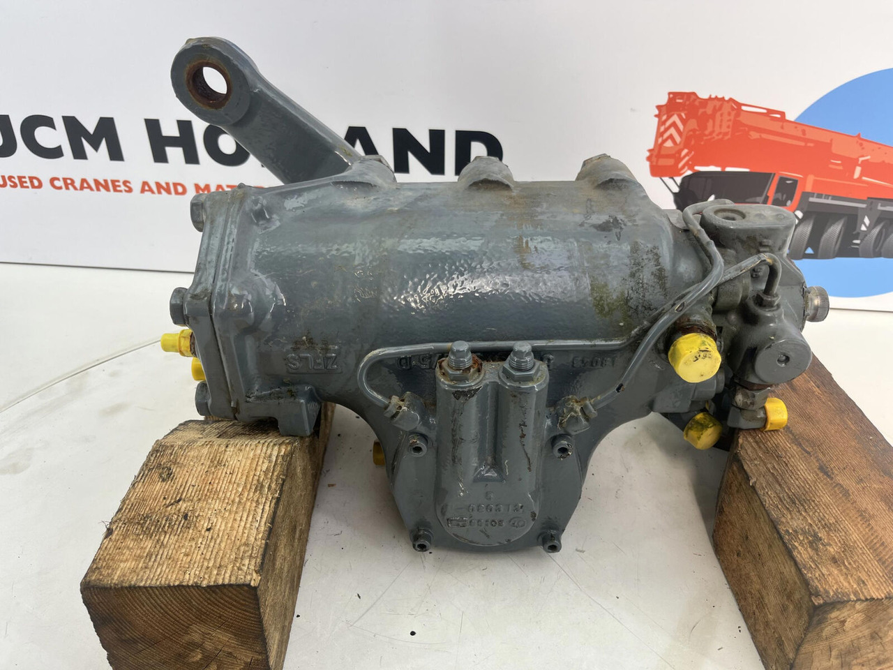 Liebherr LTM 1130-5.1 steering box - دودة دركسون - موبايل كرين: صورة 5 Liebherr LTM 1130-5.1 steering box - دودة دركسون - موبايل كرين: صورة 5