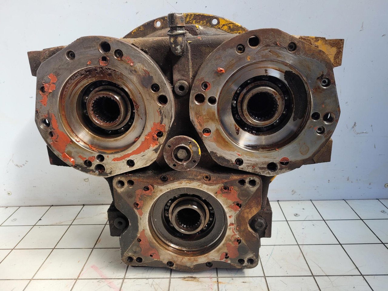 Liebherr LTM 1200 pump distribution gear - نقل الحركة - موبايل كرين: صورة 1 Liebherr LTM 1200 pump distribution gear - نقل الحركة - موبايل كرين: صورة 1