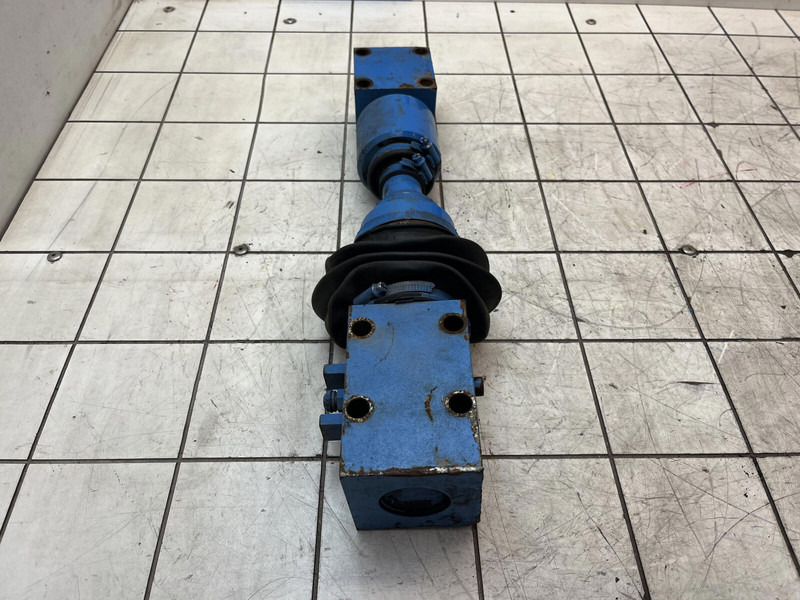 Liebherr LTM 1400-7.1 cylinder connection - اسطوانة هيدروليكية - رافعة: صورة 4 Liebherr LTM 1400-7.1 cylinder connection - اسطوانة هيدروليكية - رافعة: صورة 4