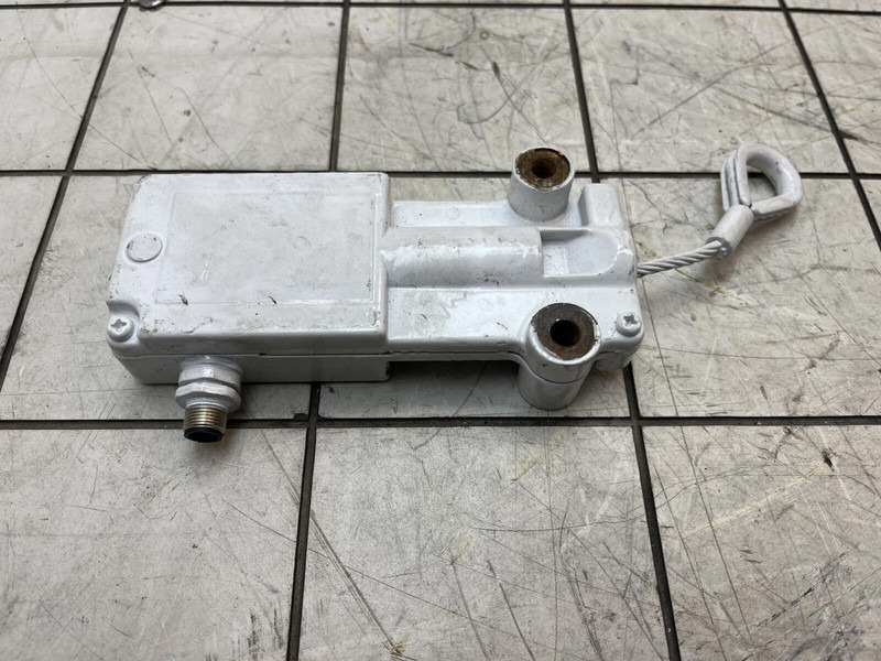 Liebherr LTM 1400-7.1 hoist limit switch - النظام الكهربائي - رافعة: صورة 1 Liebherr LTM 1400-7.1 hoist limit switch - النظام الكهربائي - رافعة: صورة 1