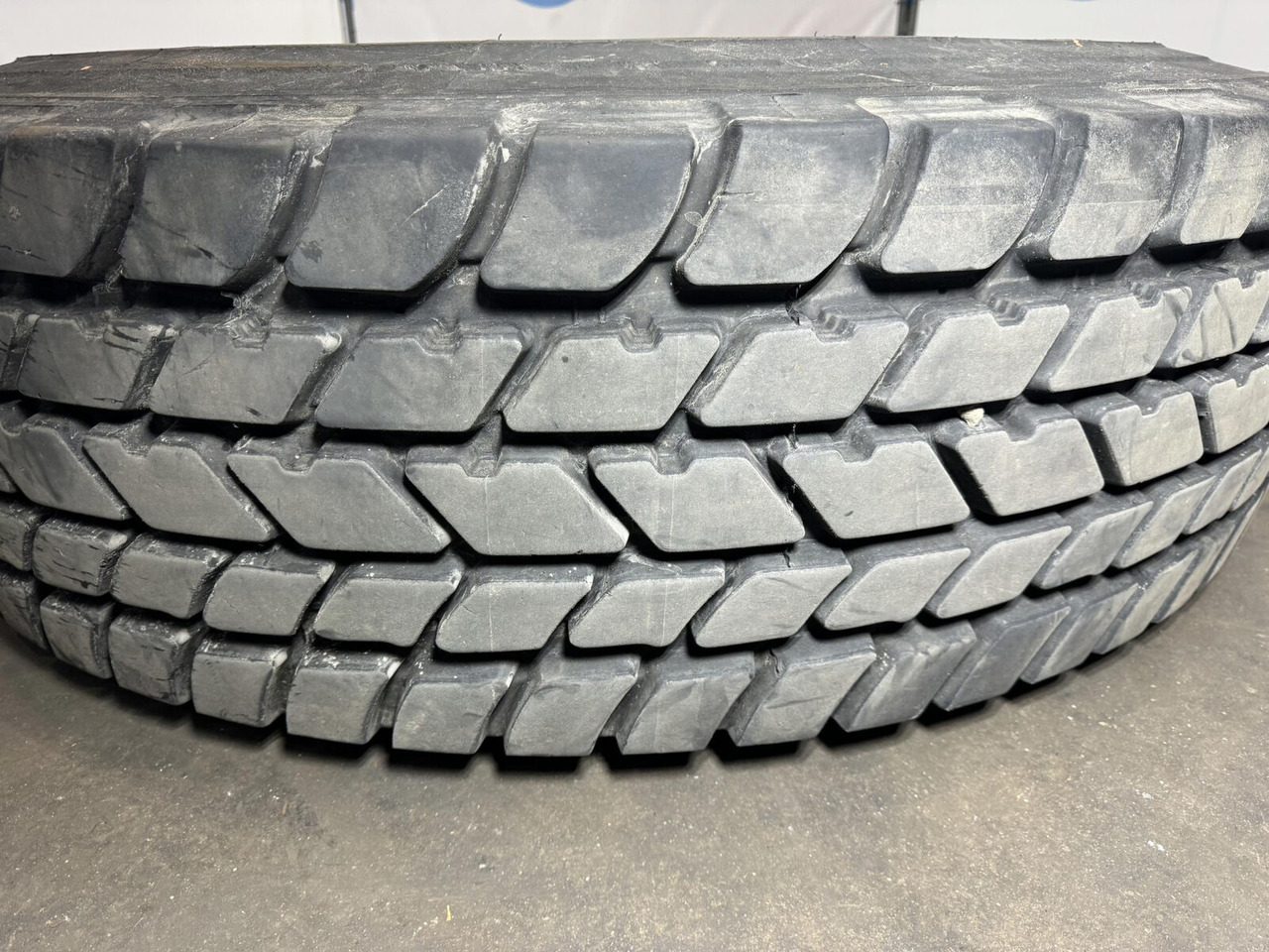 Michelin Wheel 445/95R25 10 12.3 1p - عجلات - رافعة: صورة 3 Michelin Wheel 445/95R25 10 12.3 1p - عجلات - رافعة: صورة 3