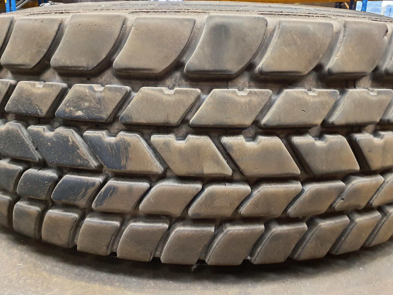 Michelin Wheel 445/95R25 12 13.4 2p alu - عجلات - رافعة: صورة 3 Michelin Wheel 445/95R25 12 13.4 2p alu - عجلات - رافعة: صورة 3