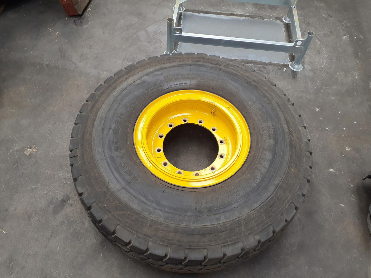 Michelin Wheel 445/95R25 12 14.8 3p - عجلات - رافعة: صورة 1 Michelin Wheel 445/95R25 12 14.8 3p - عجلات - رافعة: صورة 1