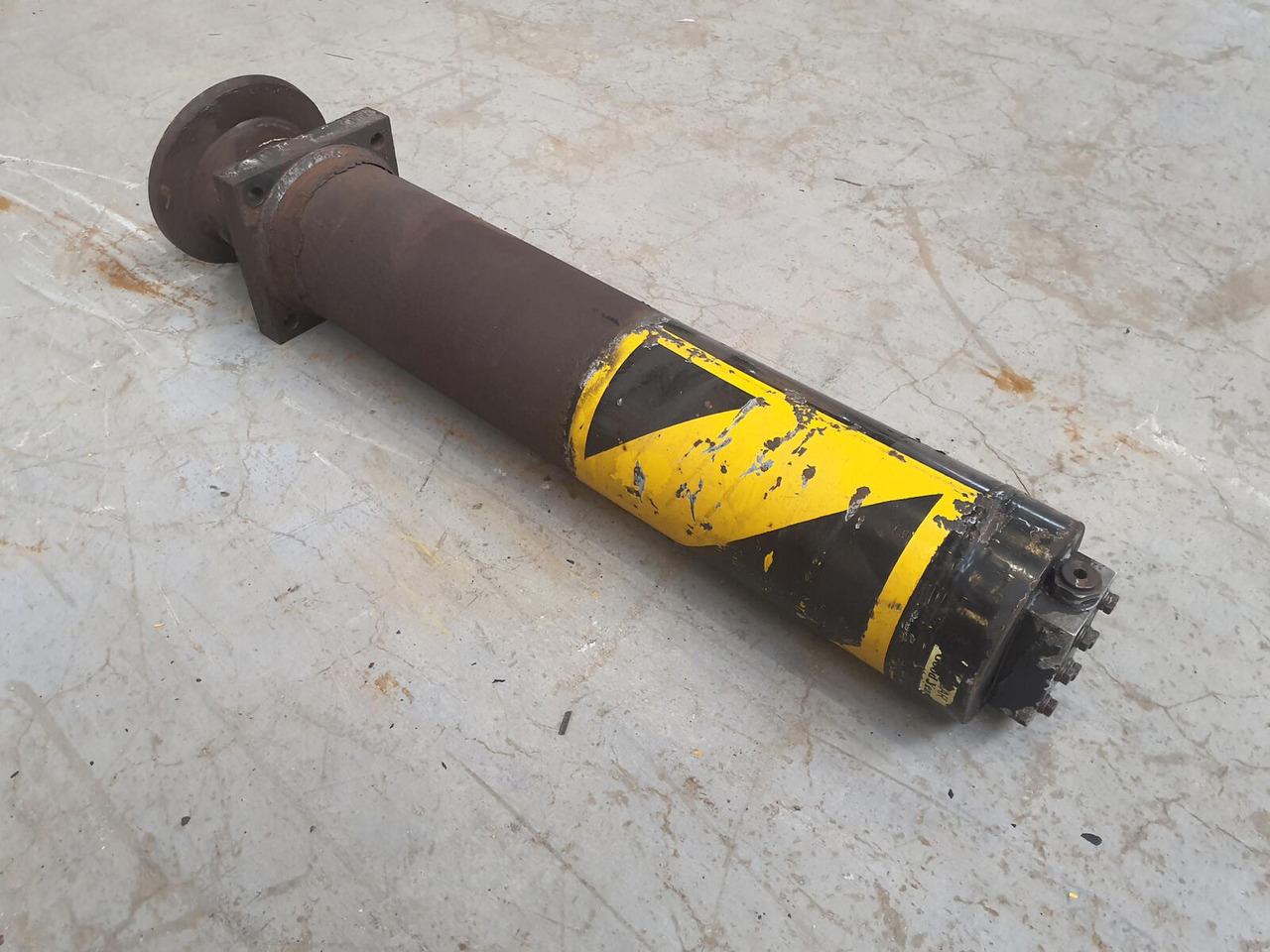 Spierings SK 598 Outrigger cylinder - اسطوانة هيدروليكية - موبايل كرين: صورة 1 Spierings SK 598 Outrigger cylinder - اسطوانة هيدروليكية - موبايل كرين: صورة 1