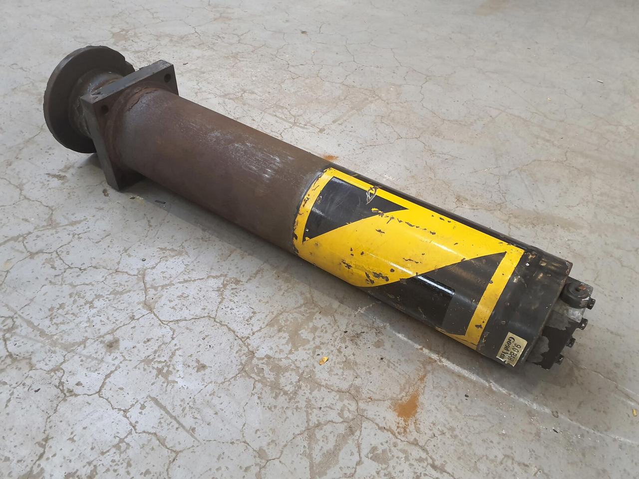 Spierings SK 598 Outrigger cylinder - اسطوانة هيدروليكية - رافعة: صورة 3 Spierings SK 598 Outrigger cylinder - اسطوانة هيدروليكية - رافعة: صورة 3