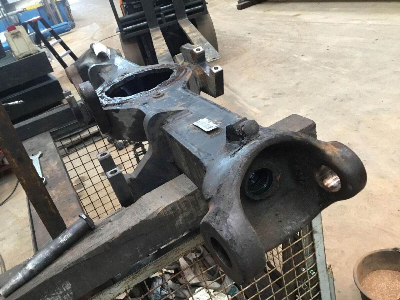 Terex AC 205 axle housing axle 4 - المحور و قطع الغيار - موبايل كرين: صورة 2 Terex AC 205 axle housing axle 4 - المحور و قطع الغيار - موبايل كرين: صورة 2
