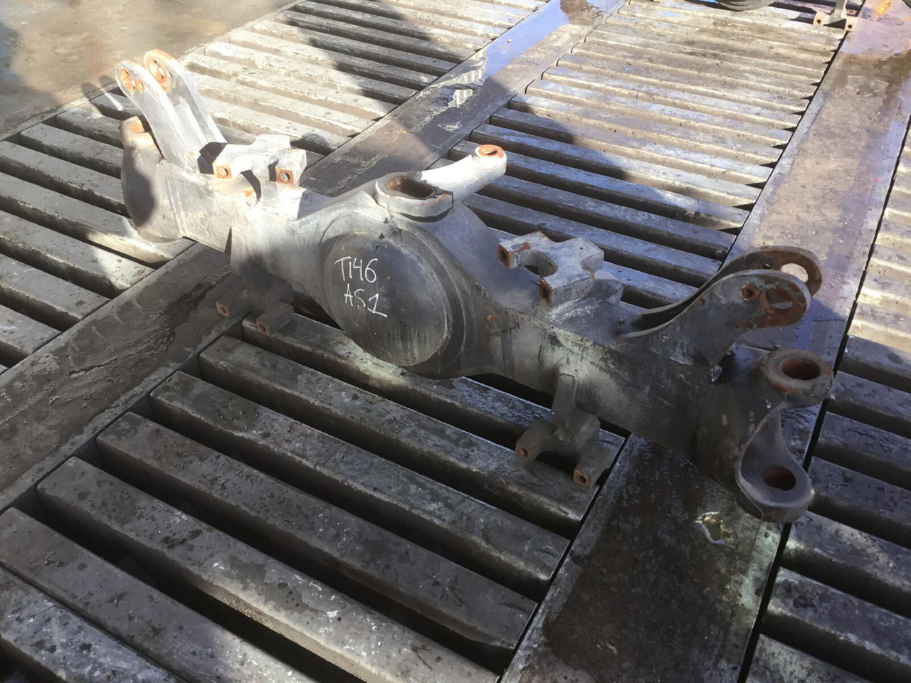 Terex AC 35 axle housing axle 1 - المحور و قطع الغيار - موبايل كرين: صورة 1 Terex AC 35 axle housing axle 1 - المحور و قطع الغيار - موبايل كرين: صورة 1