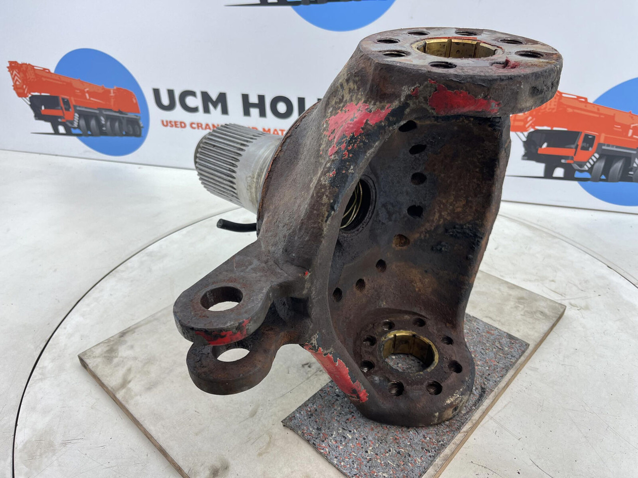 Terex Demag AC 35 Steering knuckle 16 holes axle 2 left - مفصل التوجيه - موبايل كرين: صورة 4 Terex Demag AC 35 Steering knuckle 16 holes axle 2 left - مفصل التوجيه - موبايل كرين: صورة 4