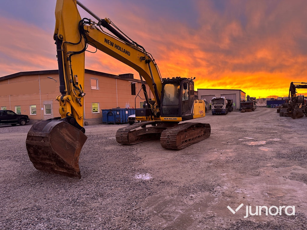 Bandgrävare - New Holland, E215C - حفار زحاف: صورة 1 Bandgrävare - New Holland, E215C - حفار زحاف: صورة 1