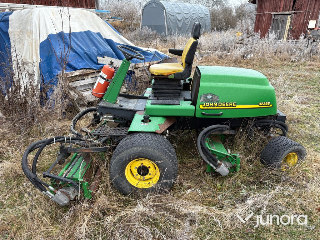 Gräsklippare - John Deere 3235B - جزازة أعشاب الحدائق: صورة 3 Gräsklippare - John Deere 3235B - جزازة أعشاب الحدائق: صورة 3