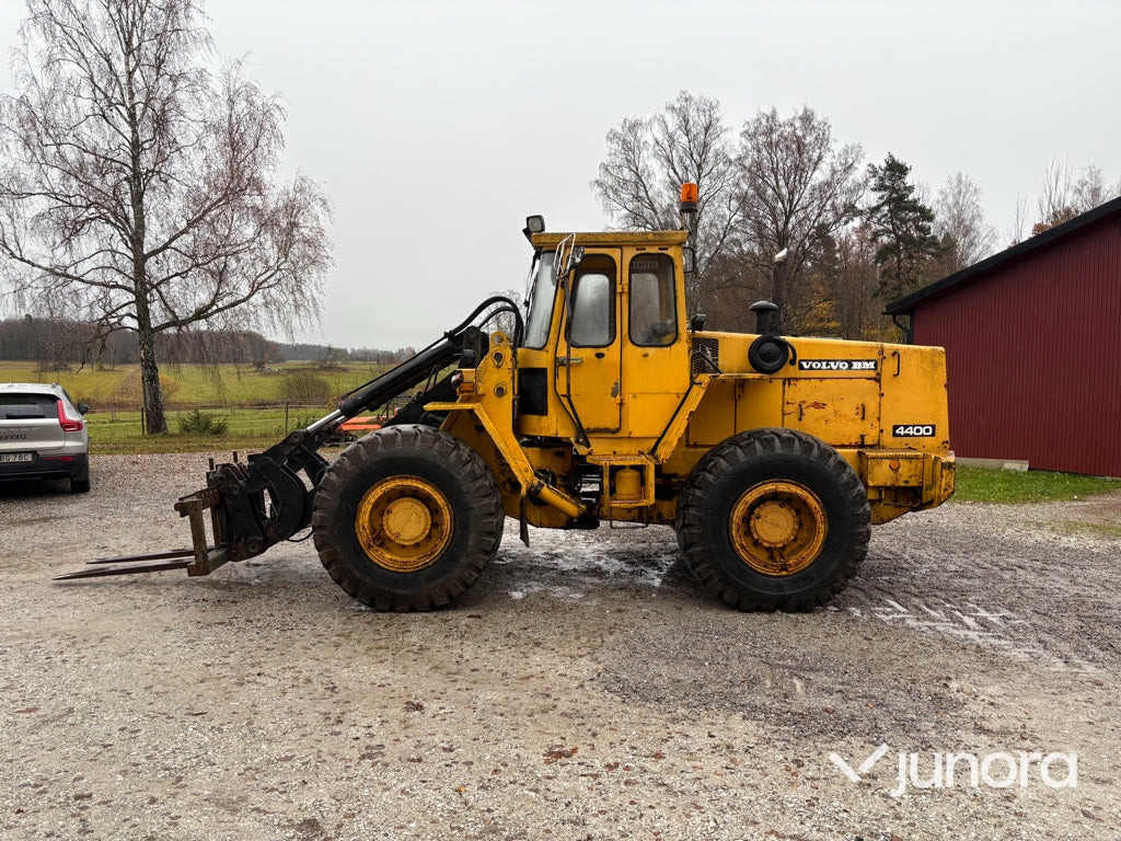 Hjullastare - Volvo BM 4400 - اللودر بعجل: صورة 2 Hjullastare - Volvo BM 4400 - اللودر بعجل: صورة 2