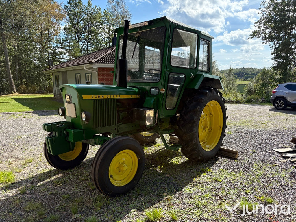John Deere 2130 - جرار: صورة 1 John Deere 2130 - جرار: صورة 1