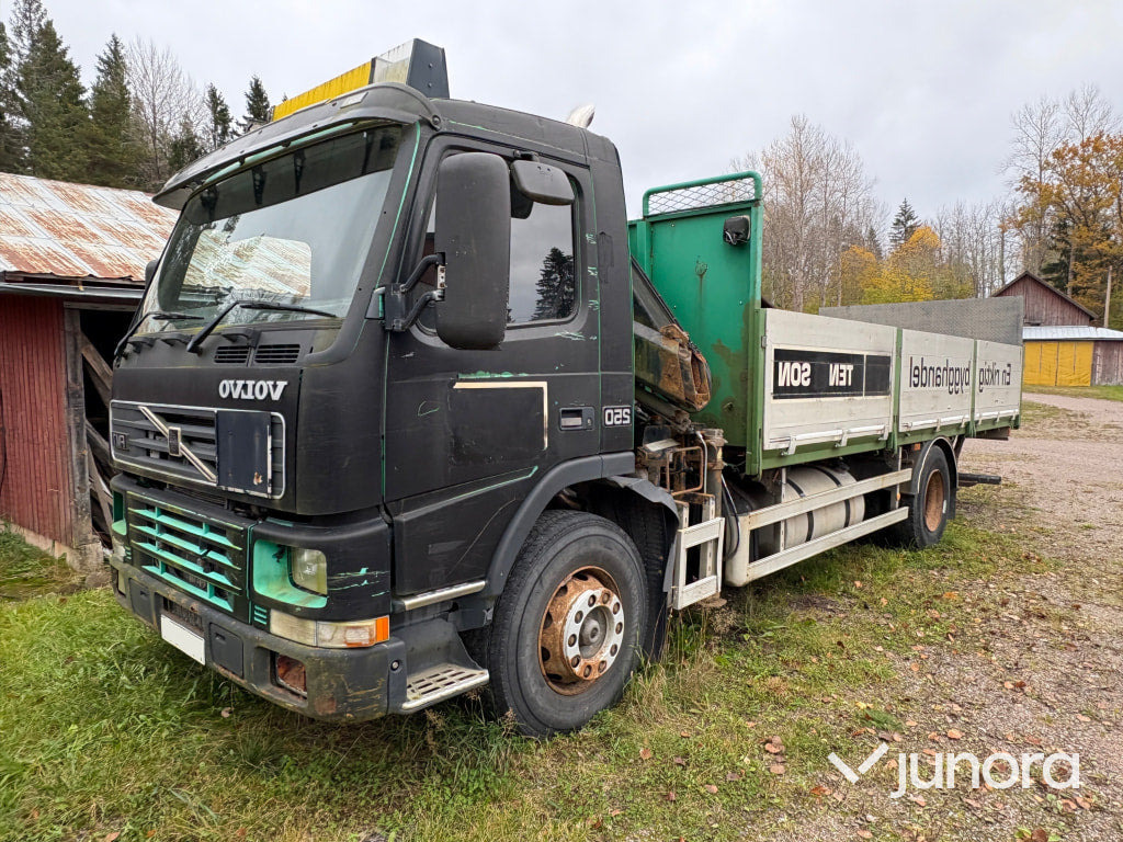 Kranbil - Volvo FM7 4*2 - شاحنات مسطحة, شاحنة كرين: صورة 1 Kranbil - Volvo FM7 4*2 - شاحنات مسطحة, شاحنة كرين: صورة 1