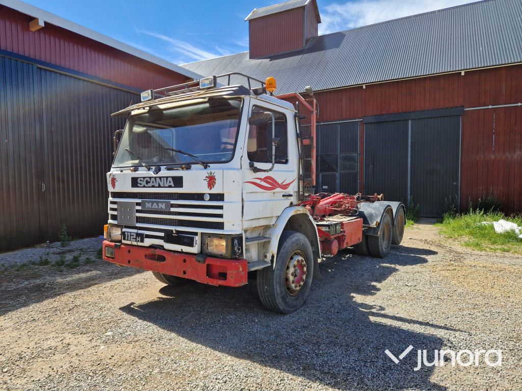 Lastväxlare Scania 112 H - شاحنة ذات خطاف: صورة 1 Lastväxlare Scania 112 H - شاحنة ذات خطاف: صورة 1