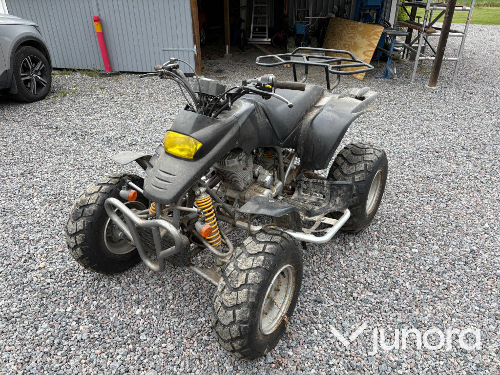 Motorcykel, ATV SMC 200 - årsmodell 2005 - مركبة لجميع التضاريس: صورة 1 Motorcykel, ATV SMC 200 - årsmodell 2005 - مركبة لجميع التضاريس: صورة 1