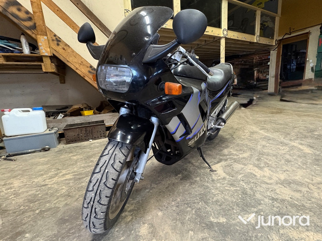 Motorcykel - Suzuki, GSX 750 F - دراجة نارية: صورة 1 Motorcykel - Suzuki, GSX 750 F - دراجة نارية: صورة 1