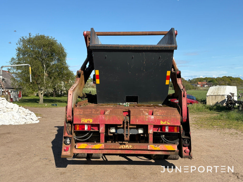 Scania Lastbil med lastväxslarflak - شاحنة نقل المخلفات: صورة 4 Scania Lastbil med lastväxslarflak - شاحنة نقل المخلفات: صورة 4