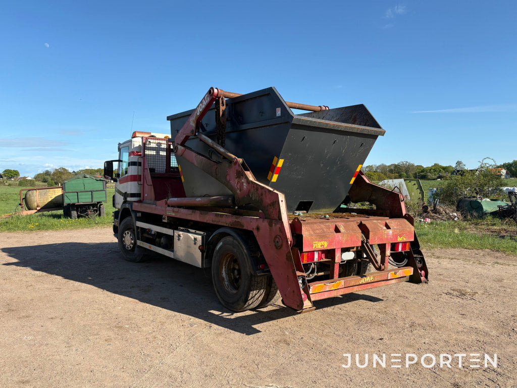 Scania Lastbil med lastväxslarflak - شاحنة نقل المخلفات: صورة 3 Scania Lastbil med lastväxslarflak - شاحنة نقل المخلفات: صورة 3