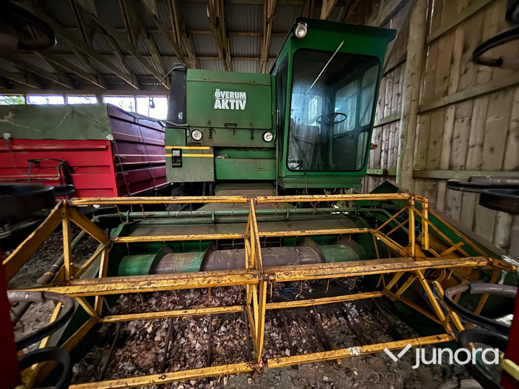 Skördetröska - Överum Aktiv 1130 - حصادة موحَّدة: صورة 2 Skördetröska - Överum Aktiv 1130 - حصادة موحَّدة: صورة 2