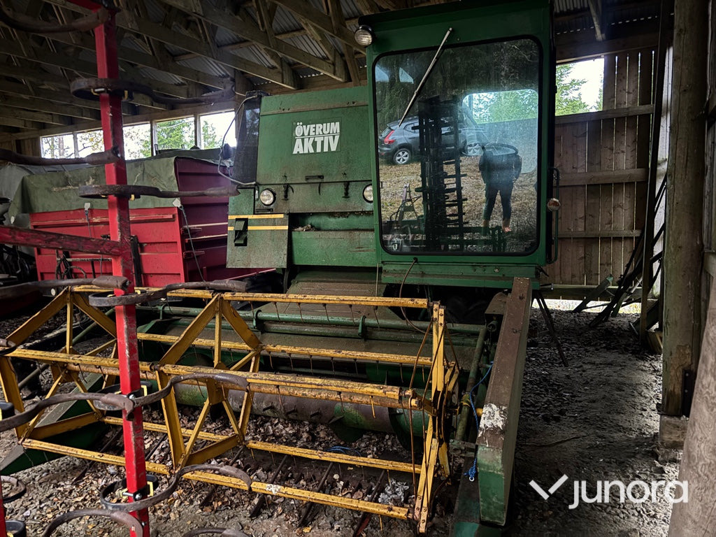 Skördetröska - Överum Aktiv 1130 - حصادة موحَّدة: صورة 1 Skördetröska - Överum Aktiv 1130 - حصادة موحَّدة: صورة 1