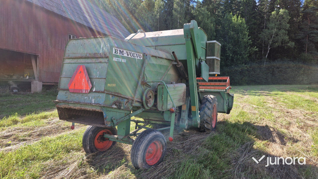 Skördetröska - Volvo BM, Aktiv 800 + Aktiv 800 som reservdel - حصادة موحَّدة: صورة 3 Skördetröska - Volvo BM, Aktiv 800 + Aktiv 800 som reservdel - حصادة موحَّدة: صورة 3