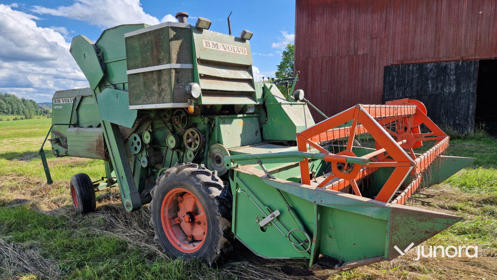 Skördetröska - Volvo BM, Aktiv 800 + Aktiv 800 som reservdel - حصادة موحَّدة: صورة 5 Skördetröska - Volvo BM, Aktiv 800 + Aktiv 800 som reservdel - حصادة موحَّدة: صورة 5