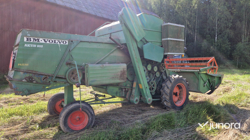 Skördetröska - Volvo BM, Aktiv 800 + Aktiv 800 som reservdel - حصادة موحَّدة: صورة 4 Skördetröska - Volvo BM, Aktiv 800 + Aktiv 800 som reservdel - حصادة موحَّدة: صورة 4