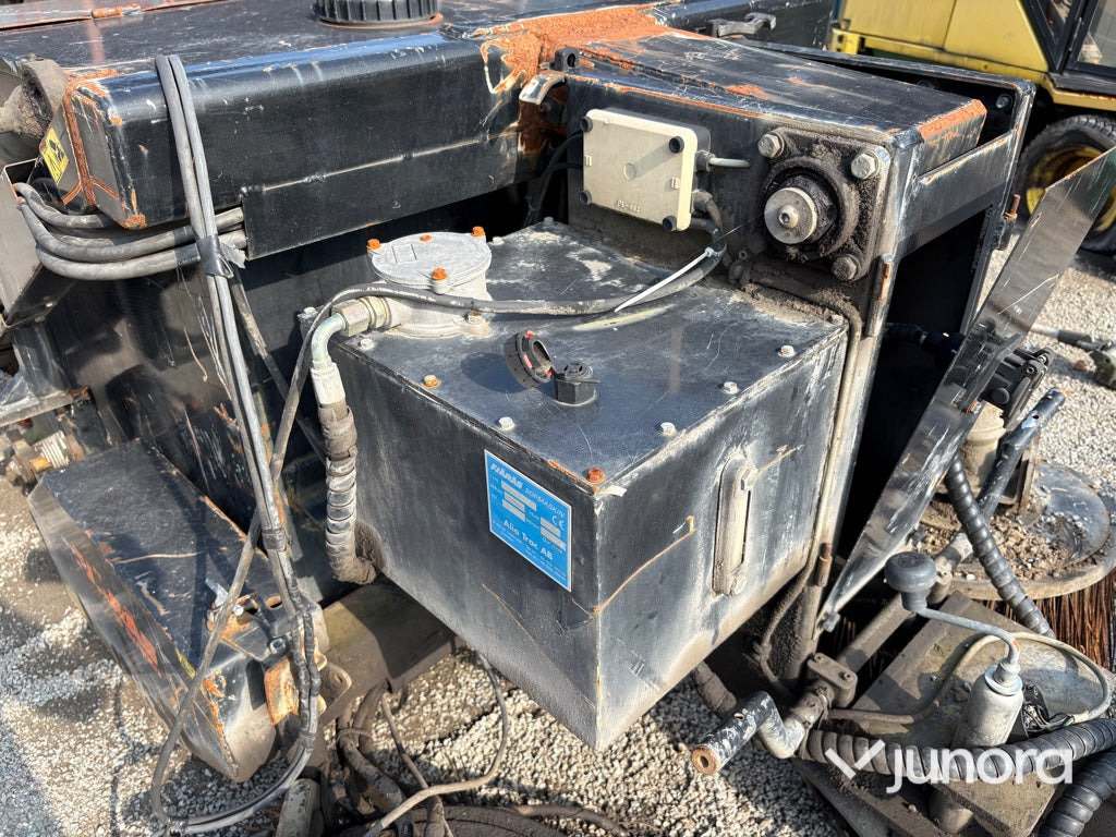 Sopmaskin Bogserad - Fjärås, FS 700 - سياره كنس شوارع: صورة 5 Sopmaskin Bogserad - Fjärås, FS 700 - سياره كنس شوارع: صورة 5