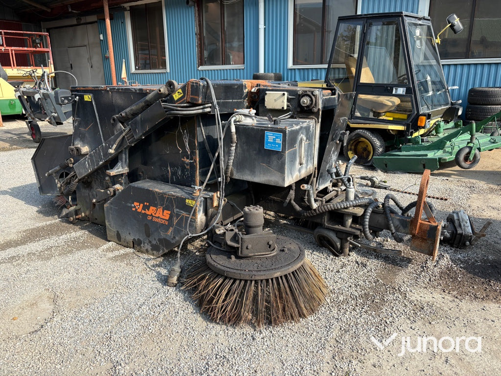 Sopmaskin Bogserad - Fjärås, FS 700 - سياره كنس شوارع: صورة 2 Sopmaskin Bogserad - Fjärås, FS 700 - سياره كنس شوارع: صورة 2