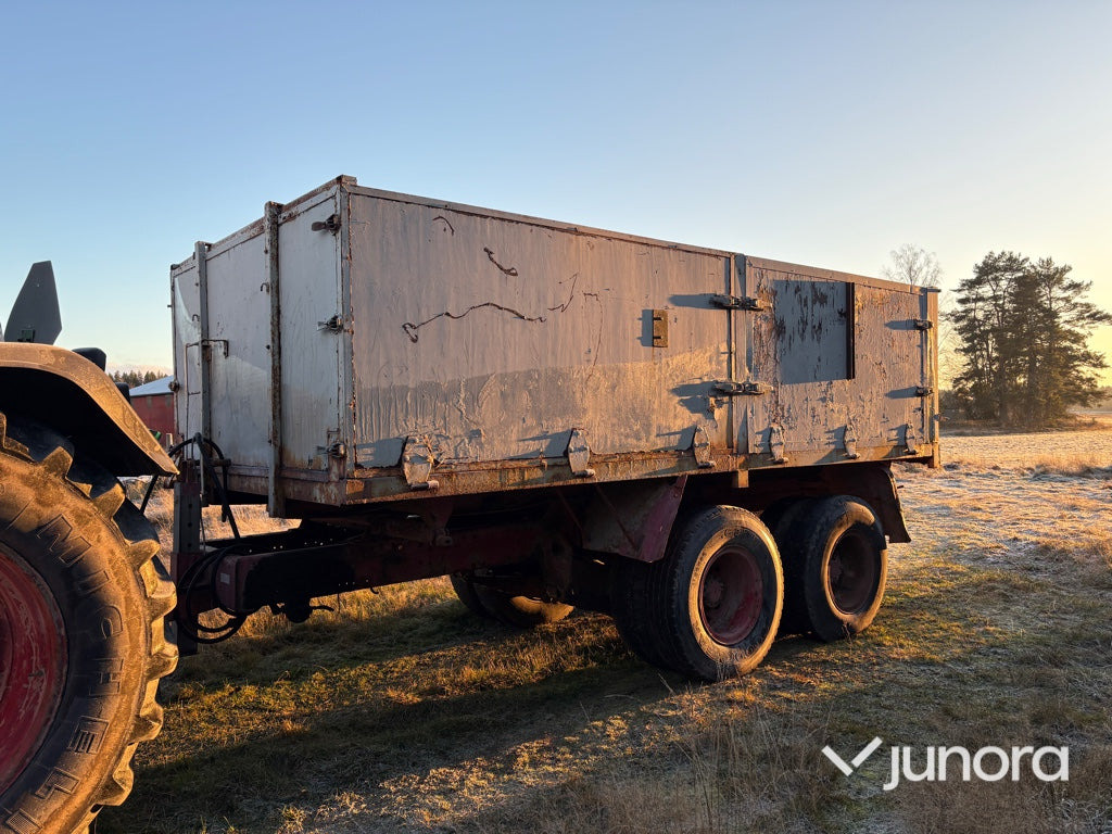Spannmålskärra - 16 ton - مقطورة زراعية قلابة: صورة 1 Spannmålskärra - 16 ton - مقطورة زراعية قلابة: صورة 1