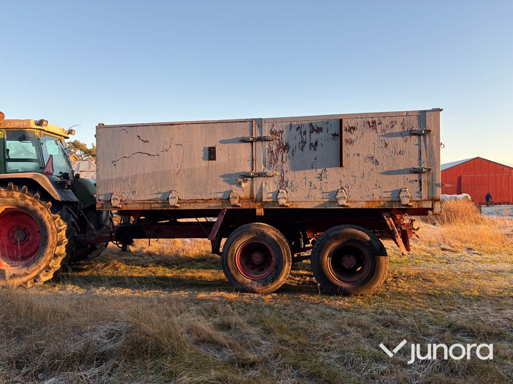 Spannmålskärra - 16 ton - مقطورة زراعية قلابة: صورة 2 Spannmålskärra - 16 ton - مقطورة زراعية قلابة: صورة 2